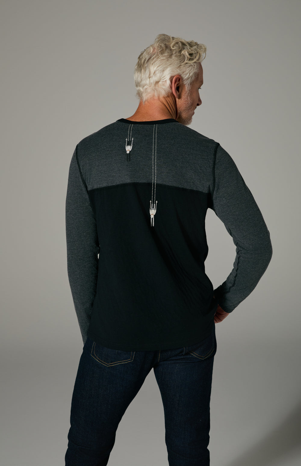 Alp N Rock Henry Crew, black and heather grey longsleeve crew neck for men with ski patch detail at chest