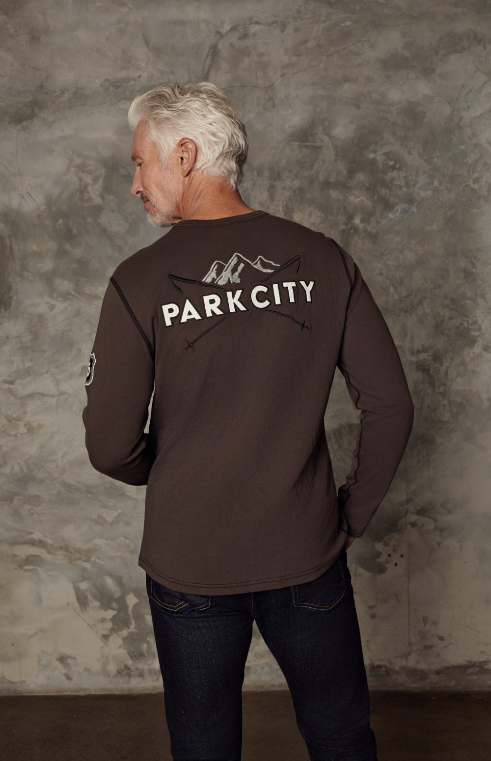 Alp N Rock Park City Crew, brown longlseeve shirt for men with black chest fabric and mountain patch