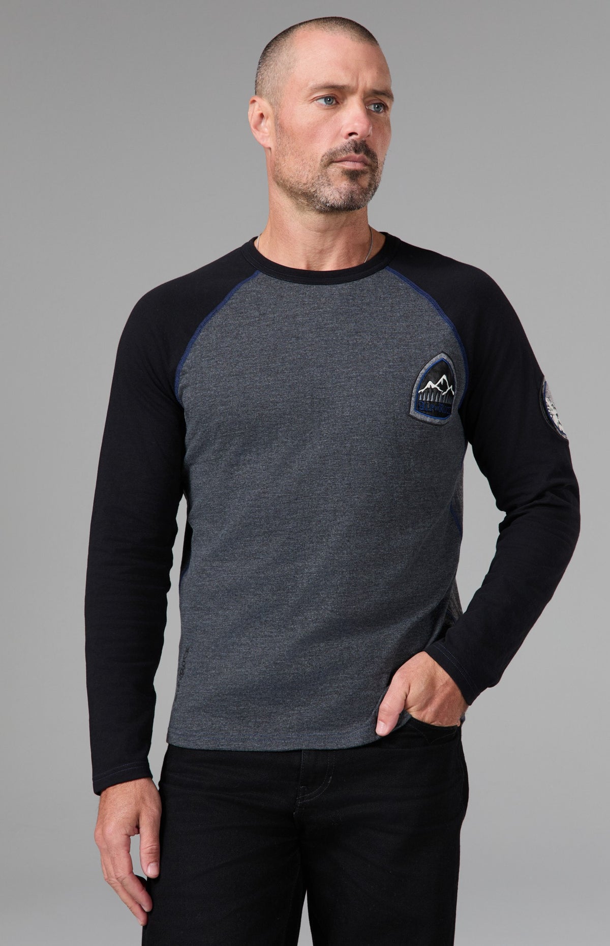 Alp N Rock Powder Men's Crew, dark grey men's longsleeve ski sweater with black sleeves and patches