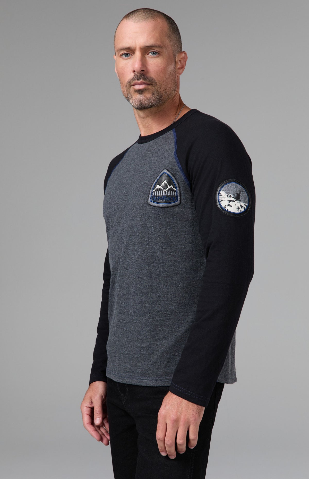 Alp N Rock Powder Men's Crew, dark grey men's longsleeve ski sweater with black sleeves and patches