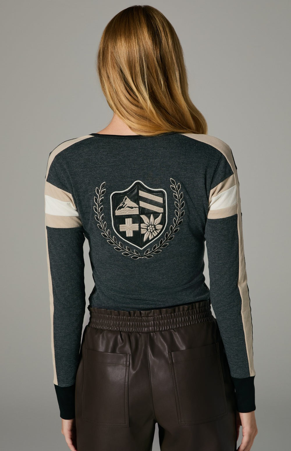 Alp N Rock Melanie Henley Shirt, heather black longsleeve henley shirt for women with crest patch on the back