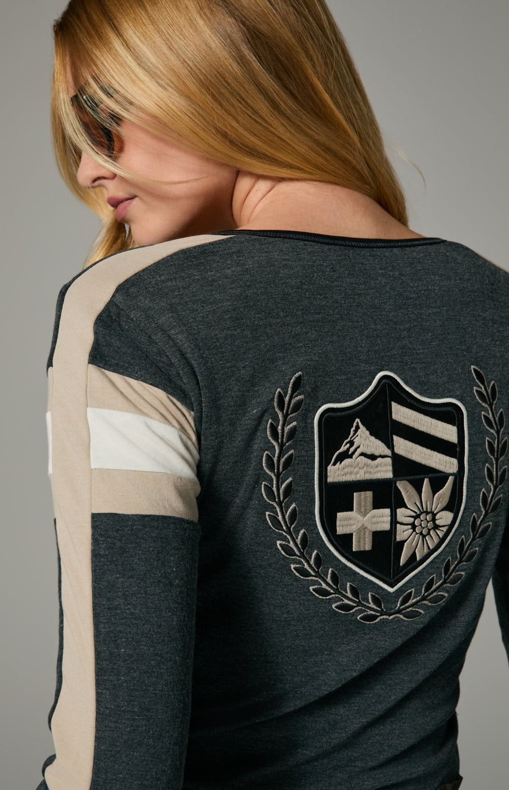 Alp N Rock Melanie Henley Shirt, heather black longsleeve henley shirt for women with crest patch on the back