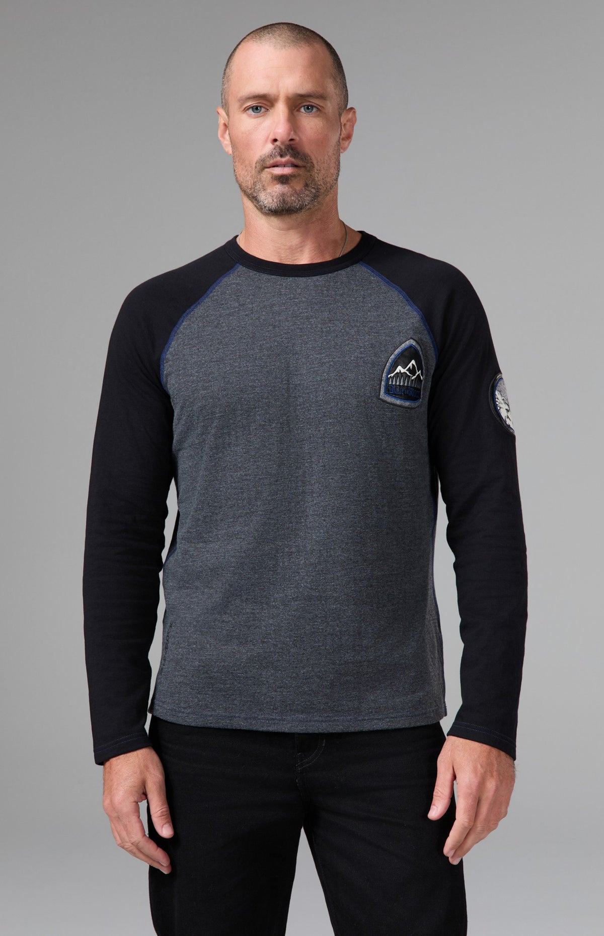 Alp N Rock Powder Men's Crew, dark grey men's longsleeve ski sweater with black sleeves and patches