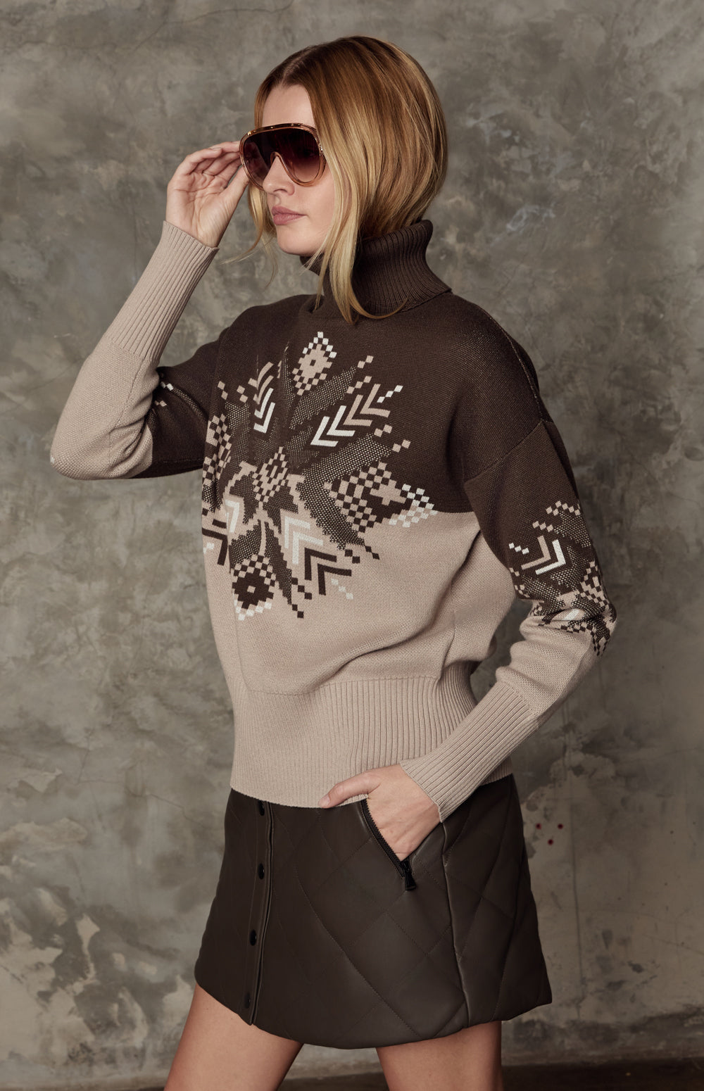 Alp N Rock Snowflake Elis Sweater, dark brown and beige ski sweater for women with snowflake design on the front